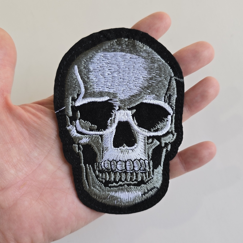 💀 Skull Iron-on Patch - Picture 2 of 6